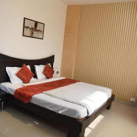 Hotel Pink Pearl Raigarh Bagian luar foto