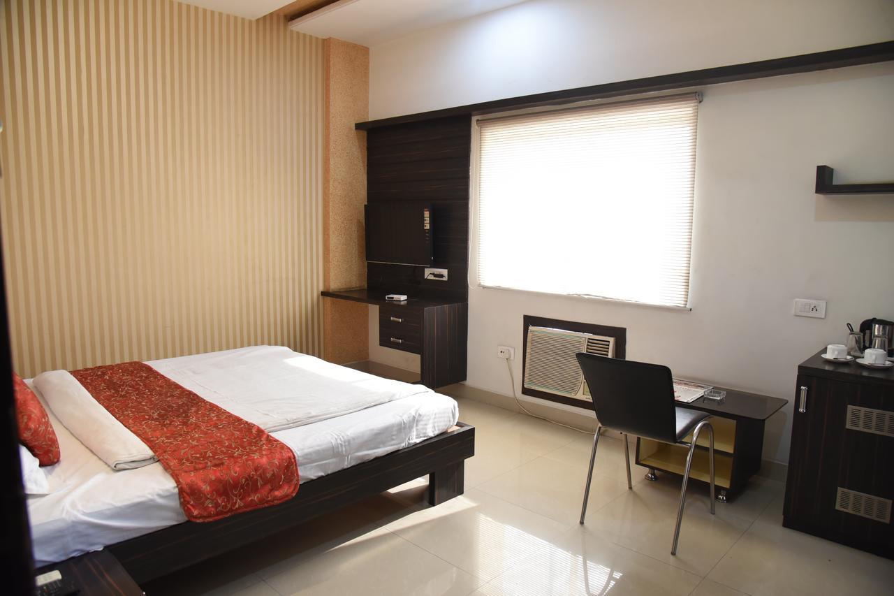 Hotel Pink Pearl Raigarh Ruang foto