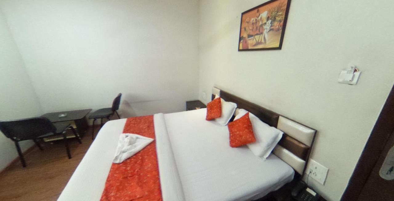Hotel Pink Pearl Raigarh Bagian luar foto