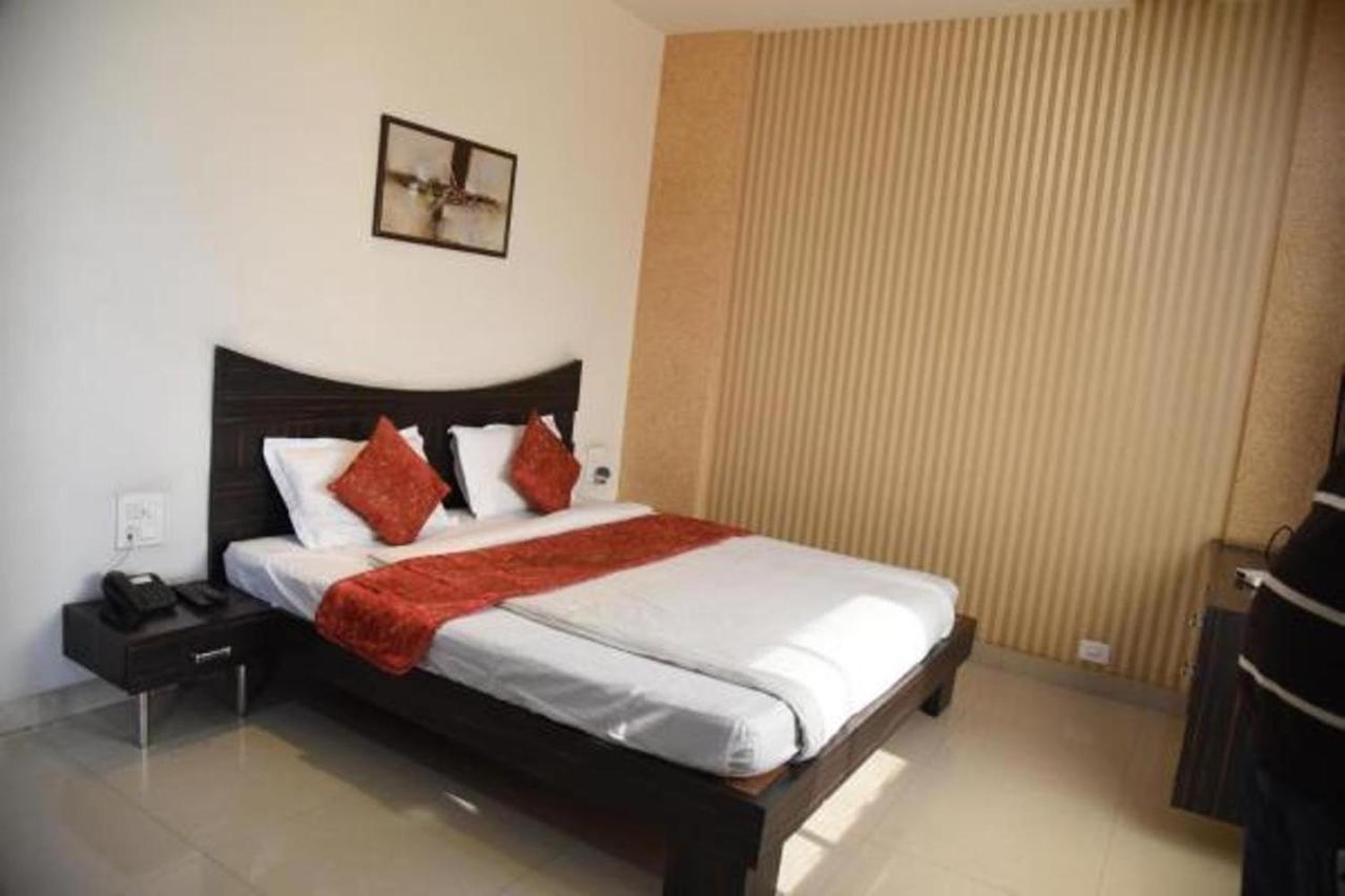 Hotel Pink Pearl Raigarh Bagian luar foto