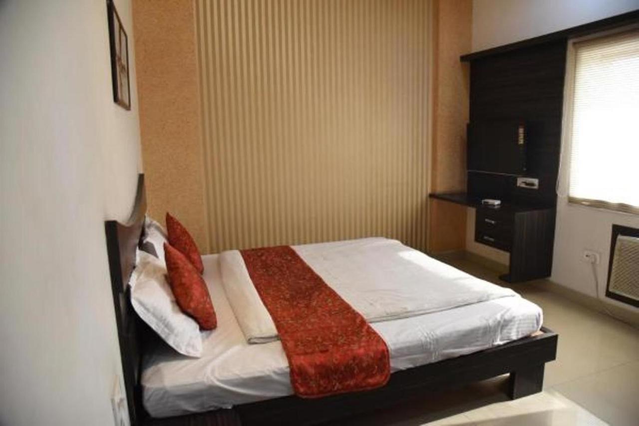 Hotel Pink Pearl Raigarh Bagian luar foto